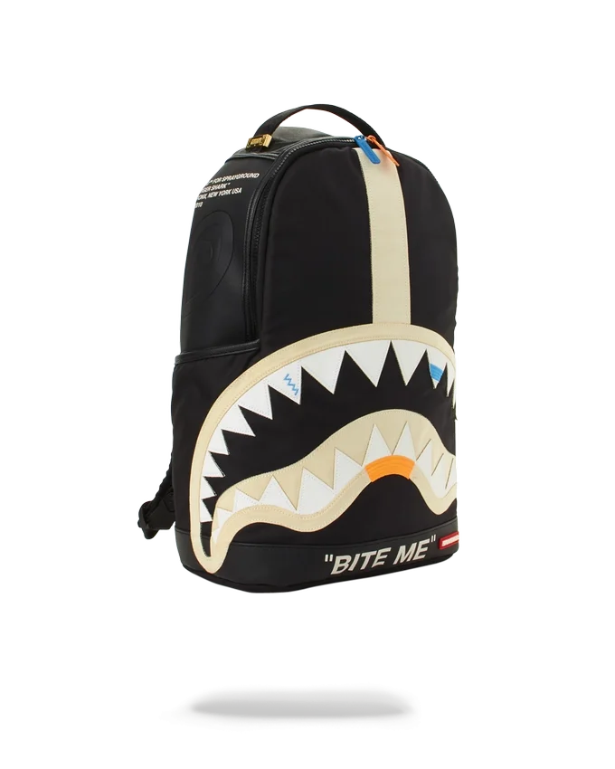 BITE ME SHARK (SCHWARZ) RUCKSACK