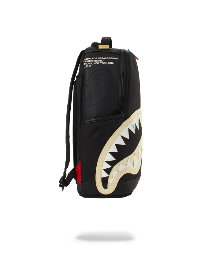 BITE ME SHARK (SCHWARZ) RUCKSACK