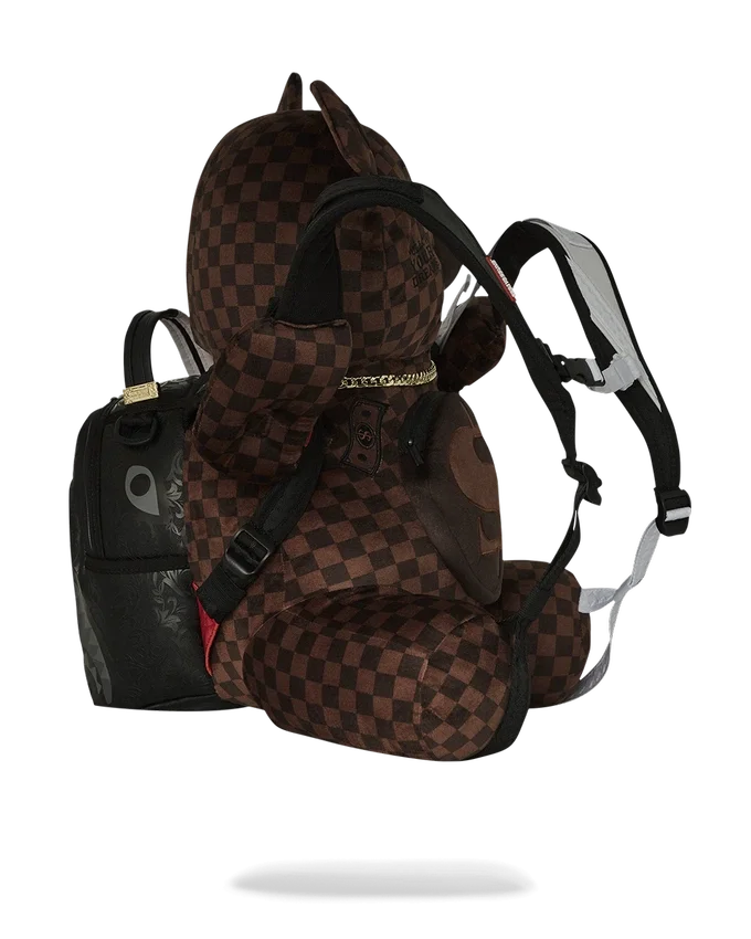 BÄR, DER DEN RUCKSACK ALS RUCKSACK TRÄGT