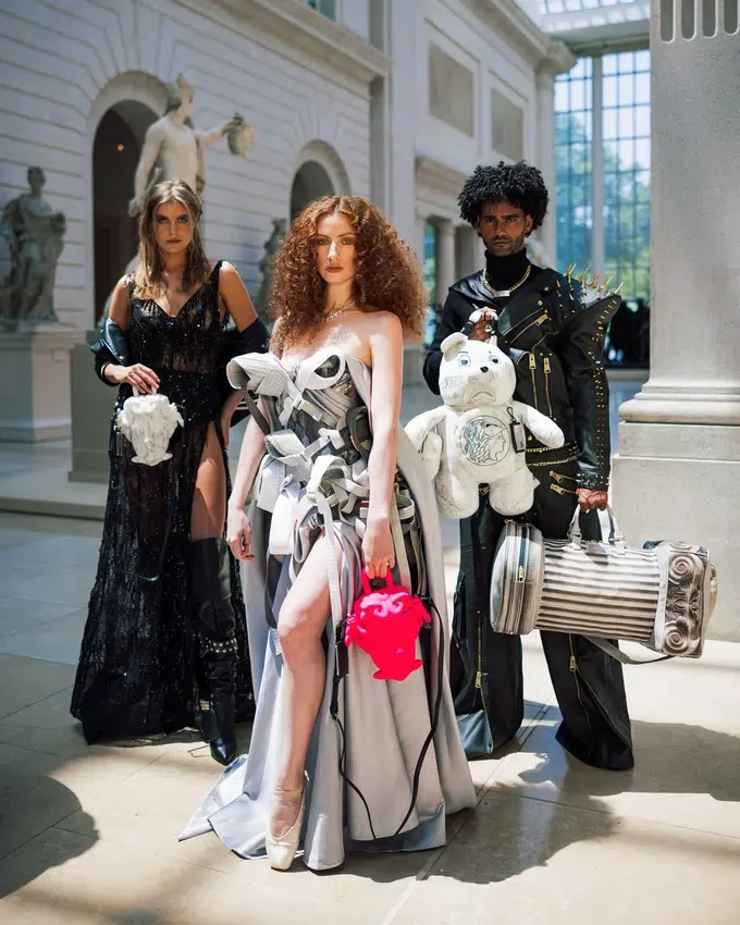 DIE MET CANOVA MEDUSA-HANDTASCHE (ROSA)
