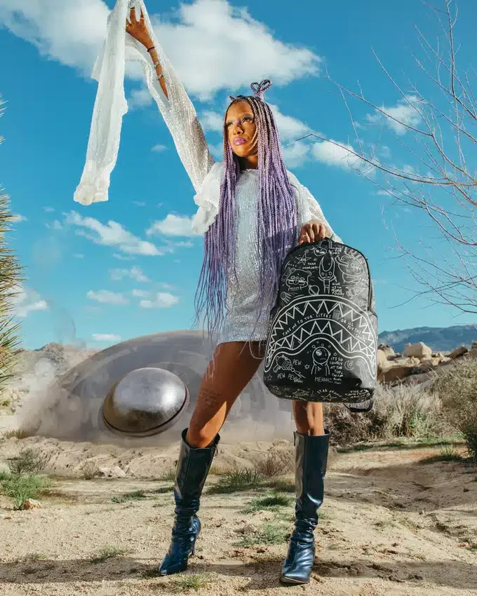 GLOW THE SPACE RUCKSACK (IM DUNKELN LEUCHTENDER EFFEKT)