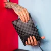 Henny BLACK CROSSOVER-CLUTCH