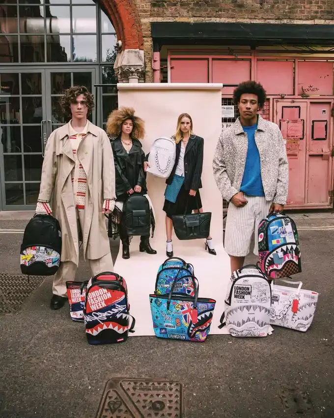LONDON FASHION WEEK THE STRAND Tragetaschen
