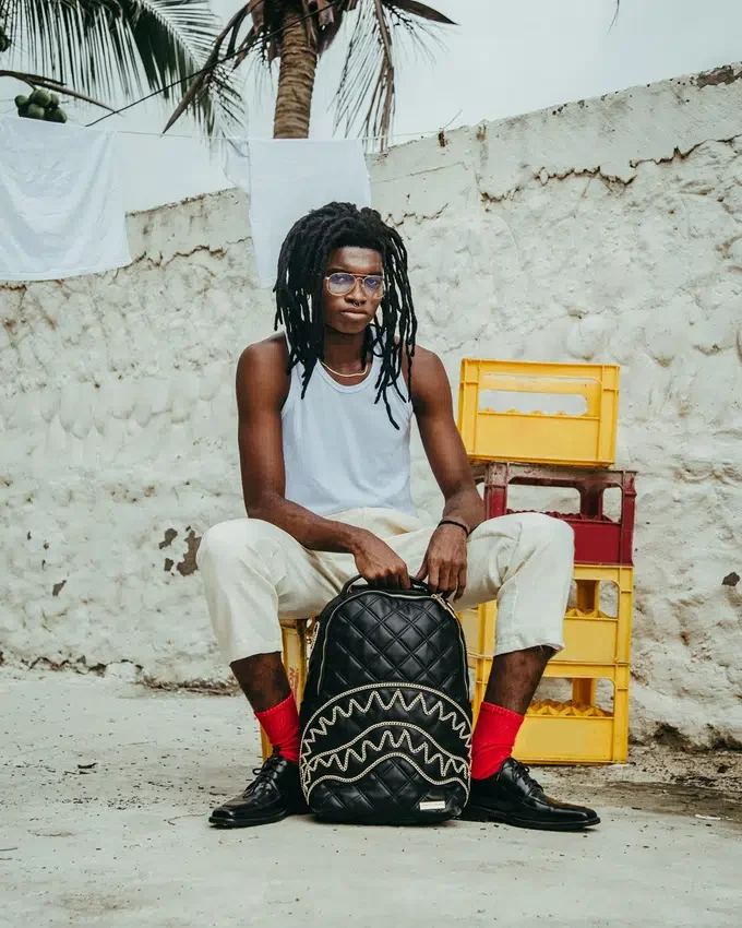 NOIR QUILT GOLD CHAIN SHARK RUCKSACK (DLXV)