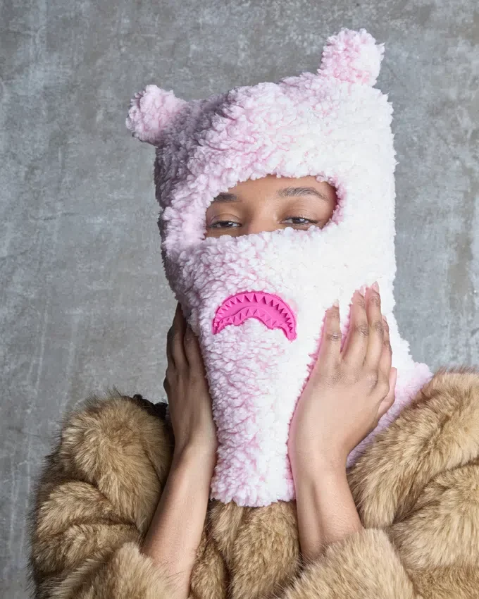 ROSA STURMHAUBEN AUS FLEECE MIT BÄRENOHREN