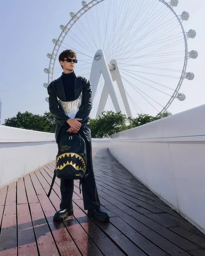 SHARK CENTRAL GILDED BITE RUCKSACK
