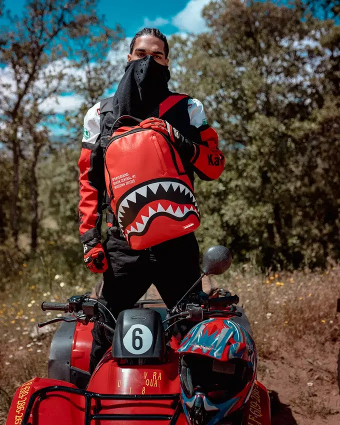 SHARK CENTRAL (ROT) (DLXV)
