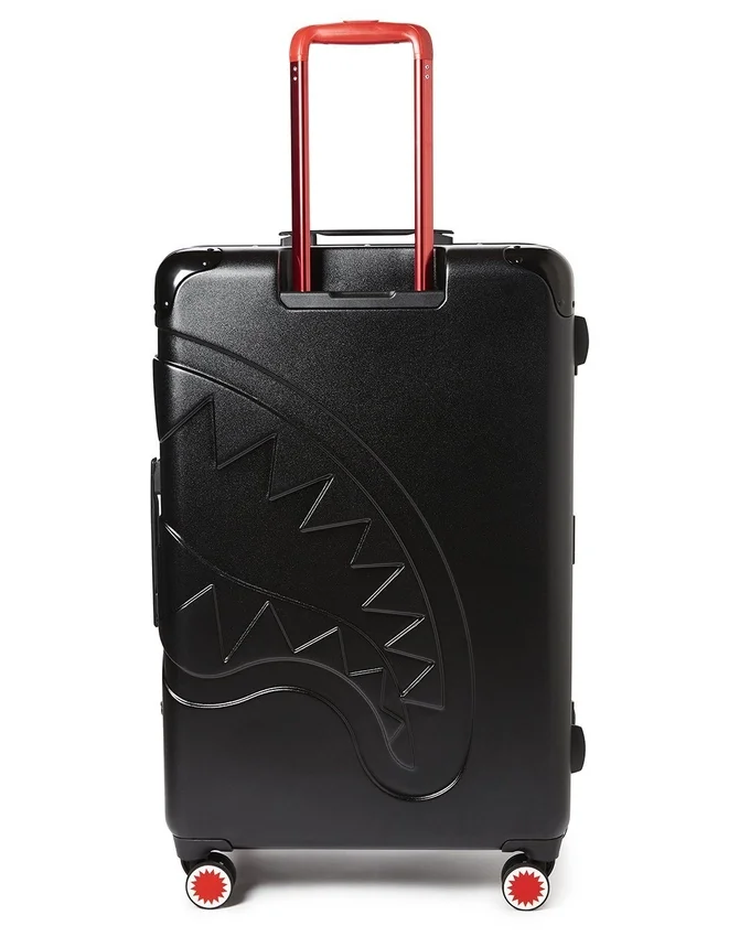 SHARKITECTURE MOLDED 29-ZOLL-REISEGEPÄCK IN VOLLGRÖSSE