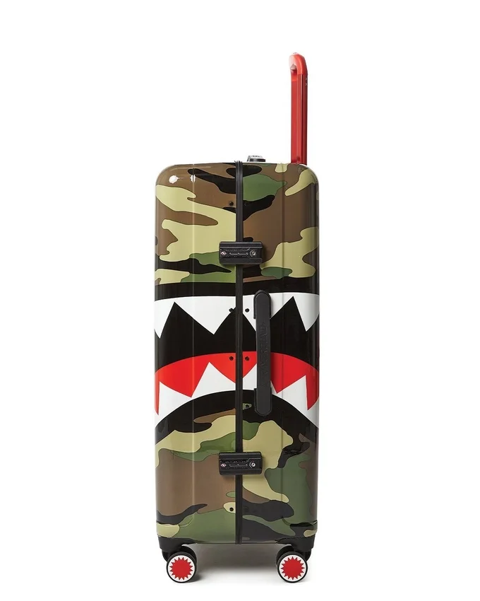 SHARKNAUTICS (Camo) 29,5” REISEGEPÄCK
