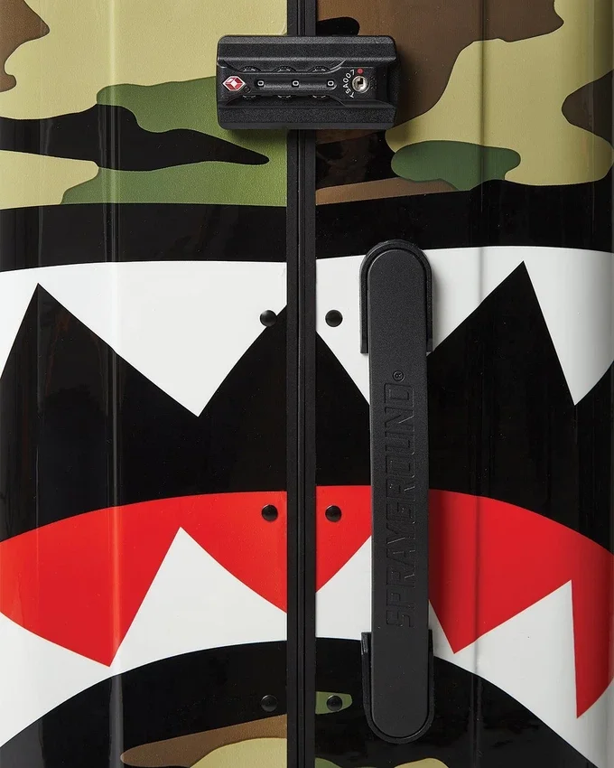 SHARKNAUTICS (Camo) 29,5” REISEGEPÄCK