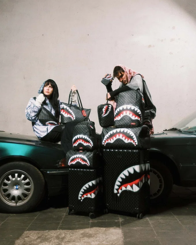 SHARKS IN PARIS HYPER PUFF Kulturbeutel
