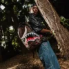 UNGLAUBLICH!!! EIN WENDBARER RUCKSACK – VON LILA VELOUR ZUM OG SHARKS IN PARIS-RUCKSACK